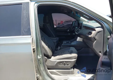 2023 Chevrolet Suburban 4Wd Premier z USA, uszkodzony, nr VIN 1GNSKFKDXPR264085